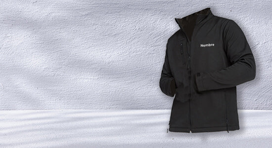 Chaqueta softshell negra, ideal para el trabajo médico, personalizable con nombre.