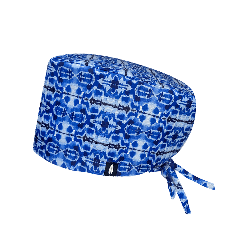Gorro quirúrgico BOHO con estampado tie-dye azul y tejido técnico ideal para quirófano y sala blanca. Diseño veraniego y profesional