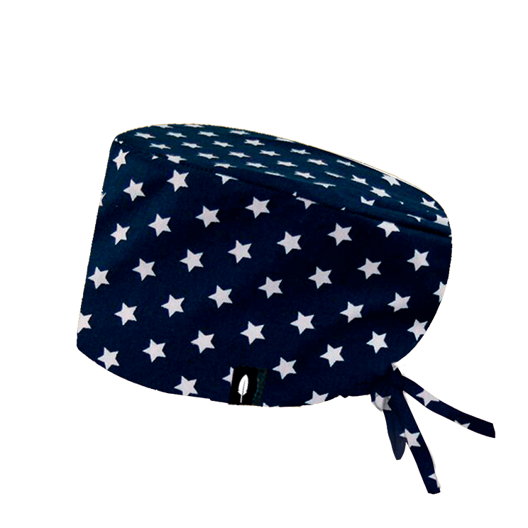 Gorro quirúrgico de pelo largo con estrellas blancas sobre fondo azul marino, inspirado en el cosmos, diseño de Robin Hat.