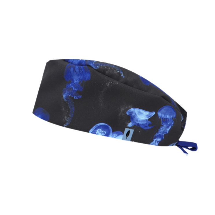 Gorro de quirófano MEDUSAS de Robin Hat, con diseño de medusas en tonos azules sobre fondo oscuro, ideal para amantes del océano.