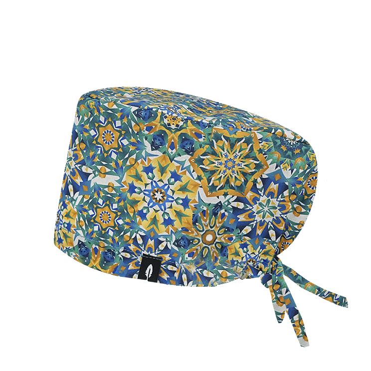 Gorro de quirófano ALHAMBRA de Robin Hat, inspirado en los mosaicos geométricos de la Alhambra. 