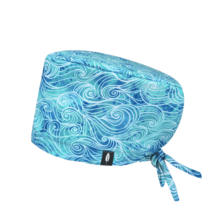 El gorro de quirófano ULUWATU de Robin Hat tiene un diseño inspirado en las olas del mar. Ideal para quienes aman la naturaleza y la comodidad.