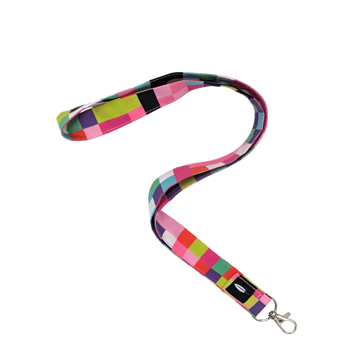 Lanyard PIXELS de Robin Hat, confeccionado en poliéster resistente con un divertido diseño de pixels de colores