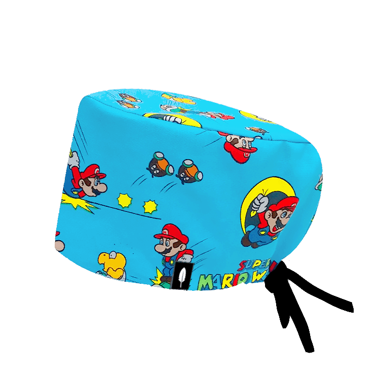 Gorro quirúrgico MARIO GAME de Robin Hat con Mario Bros saltando por plataformas sobre un fondo azul cielo.