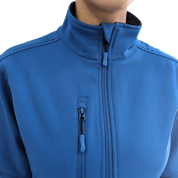 Chaqueta softshell azul para mujer sanitaria, ligera, cálida y perfecta para entornos clínicos. Robin Hat.