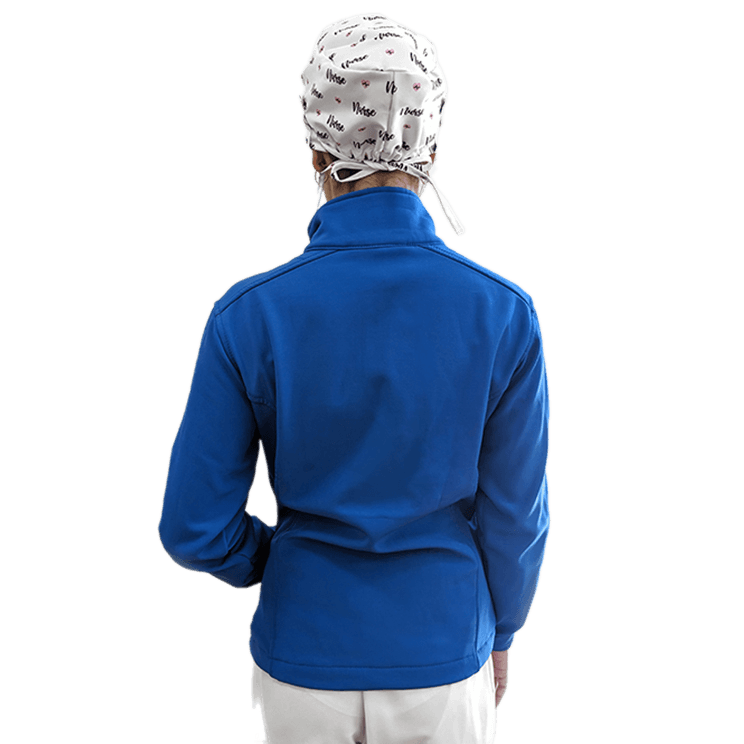 Softshell en color azul para mujer, con ajuste ergonómico, ideal para sanitarias que buscan comodidad y estilo. Robin Hat.