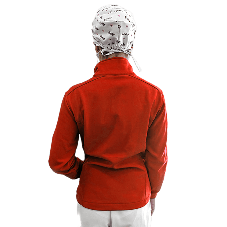 Chaqueta roja diseñada para mujer sanitaria, con ajuste ergonómico y materiales resistentes. Robin Hat.
