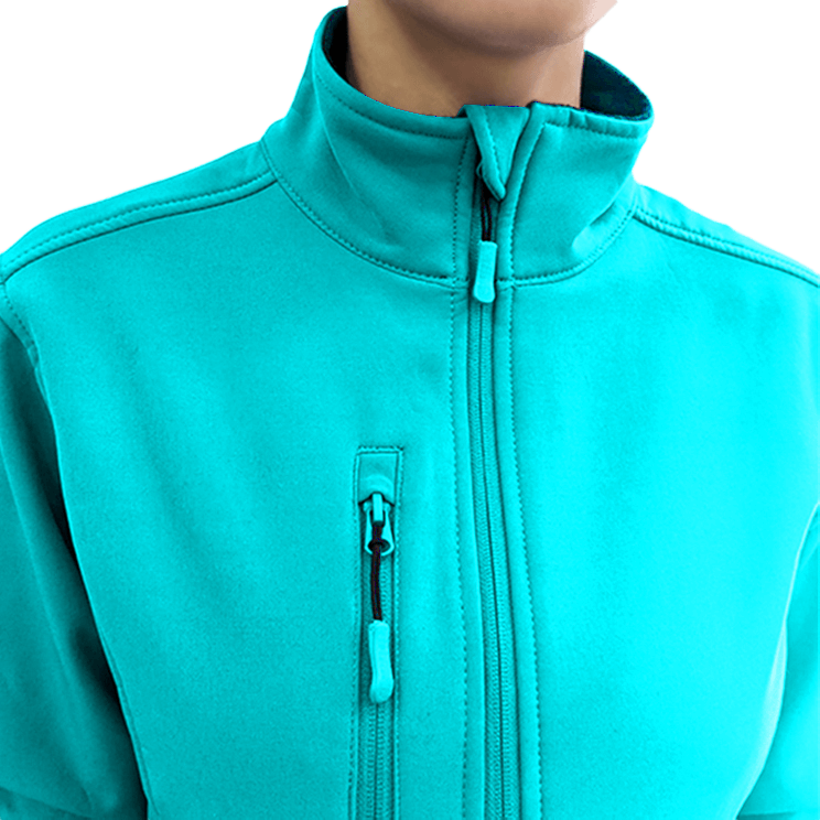 Chaqueta softshell turquesa para mujer, ligera y ergonómica, ideal para sanitarias. Robin Hat.