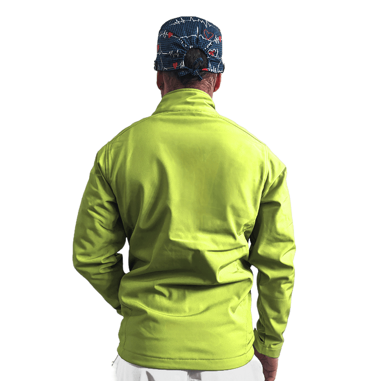 Chaqueta médica lima softshell, incluye cierre de cremallera, puños ajustables y bolsillos prácticos, ideal para el personal de salud.