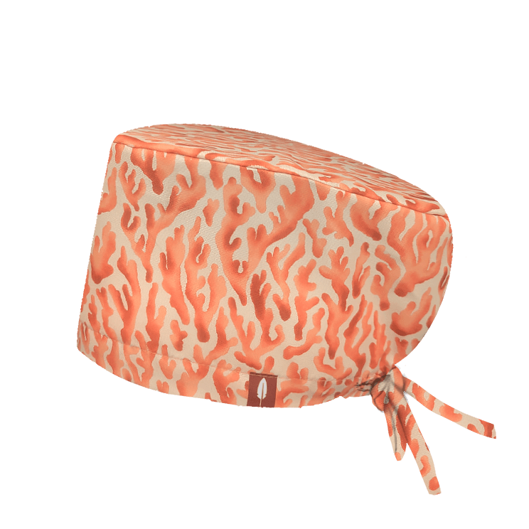  Gorro quirúrgico CORAL con corales marinos en color coral sobre fondo blanco. Diseño veraniego, fresco y natural.