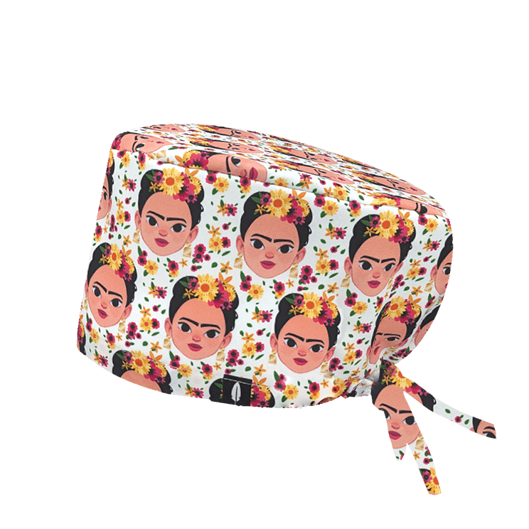 Gorro de quirófano FRIDA con coloridas ilustraciones inspiradas en Frida Kahlo sobre un fondo blanco
