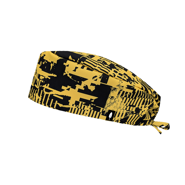 Gorro quirúrgico GLITCH de Robin Hat con estampado moderno en negro y amarillo mostaza. Un diseño atrevido y vanguardista para destacar