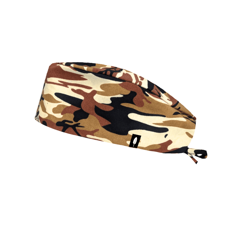Gorro quirúrgico CAMU, con un diseño de camuflaje clásico.  Perfecto para quienes buscan comodidad y un estilo resistente en su jornada laboral. 