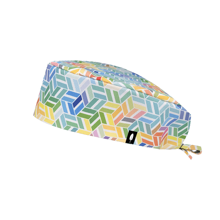 Gorro quirúrgico KALEIDOSCOPE con diseño caleidoscópico lleno de formas geométricas y colores vibrantes