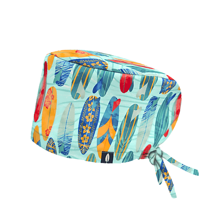 Gorro quirofano surf para pelo largo con tablas de surf.