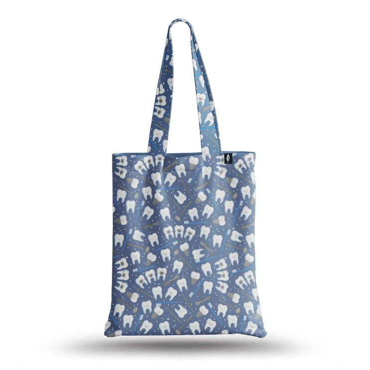 Tote Bag de Robin Hat con diseño de dientes en fondo azul, con elementos como cepillos y sonrisas.