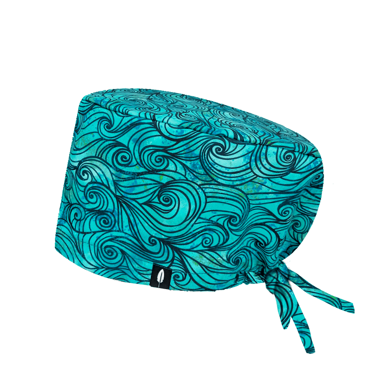 El gorro de quirófano ULUWATU de Robin Hat tiene un diseño inspirado en las olas del mar. Ideal para quienes aman la naturaleza y la comodidad